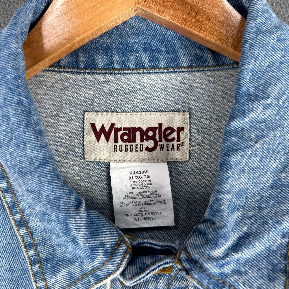 Wrangler Jacket Mens XL Blue Rugged Wear Trucker Distressed Denim Vintage Indigo